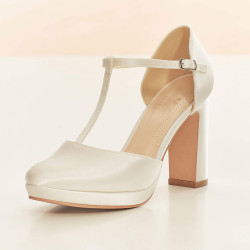 Sapatos de Noiva Muito Atuais com Salto Grosso
