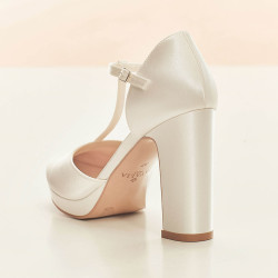 Sapatos de Noiva Muito Atuais com Salto Grosso