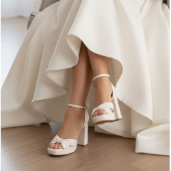Sapatos de Noiva em pele com plataforma ,  tiras e salto grosso 10 cm