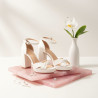 Sapatos de Noiva em pele com plataforma ,  tiras e salto grosso 10 cm