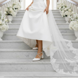 Sapato Noiva Salto Baixo Cristais | Cetim Marfim Feito à Mão