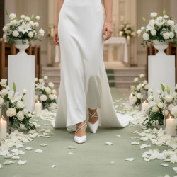 Sapato Noiva Salto Baixo Cristais | Cetim Marfim Feito à Mão