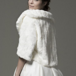 Casaco de Noiva em Pele Sintética