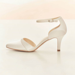 Sapatos de Noiva Saltos Baixos e Finos. Elegancia e Conforto